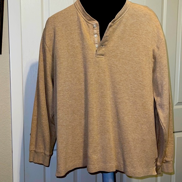 G H Bass Mens Henley Long Sleeved shirt Size XL
